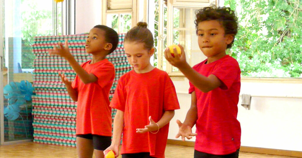 En Juillet 2025, nos enfants font du cirque et du théâtre