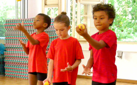 En Juillet 2025, nos enfants font du cirque et du théâtre